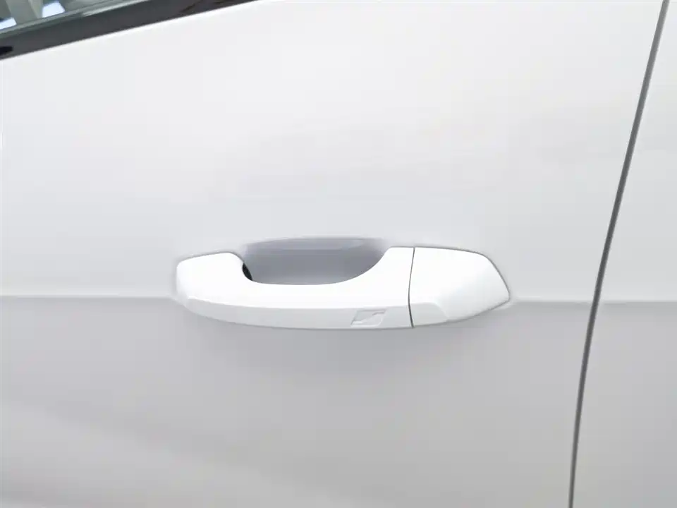 Lynk & Co 06 EM-P
