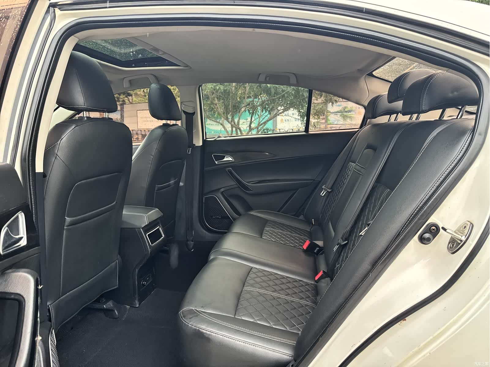 Zotye Z560, 2017 11