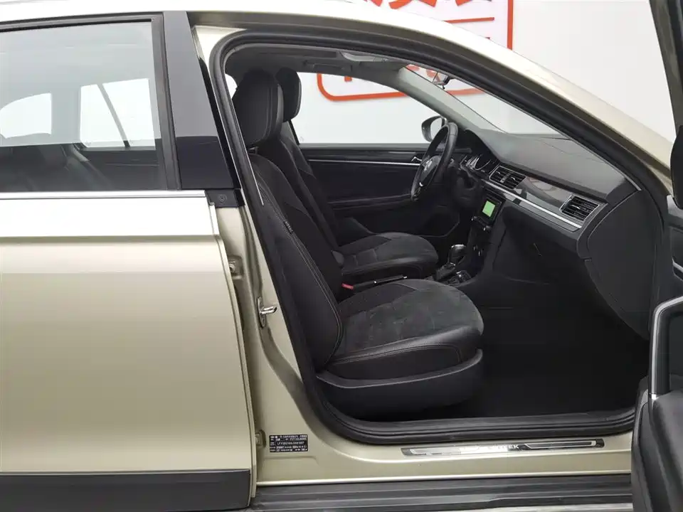 Volkswagen C-TREK Wei Collar