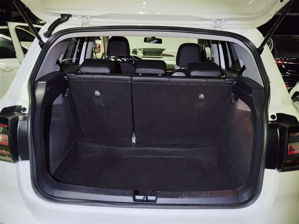 Volkswagen Exploring the shadow