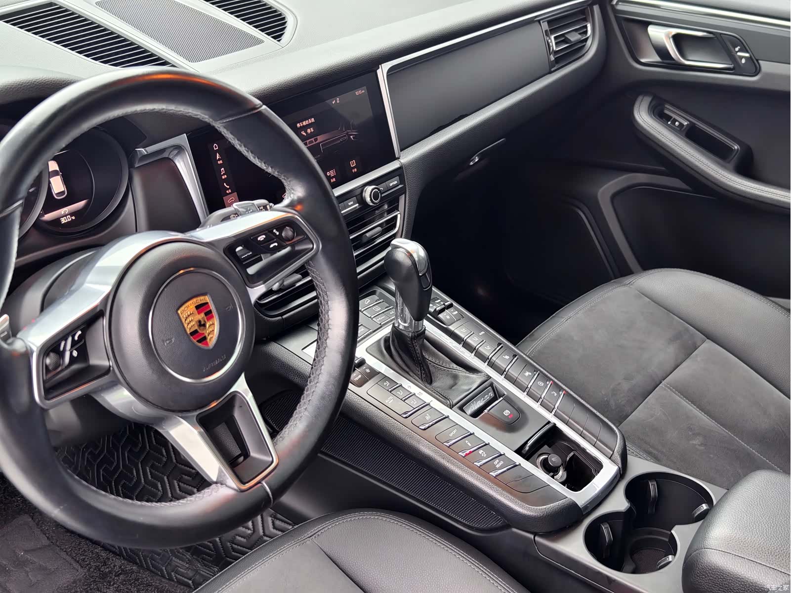 Porsche Macan, 2019 все фото