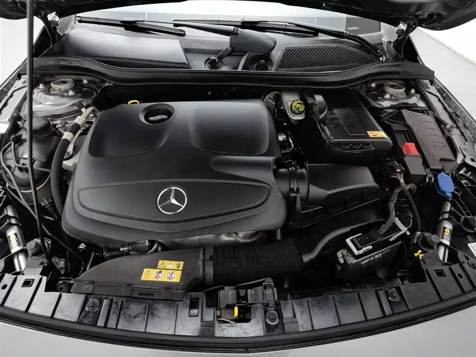 Mercedes-Benz GLA Mercedes-Benz GLA