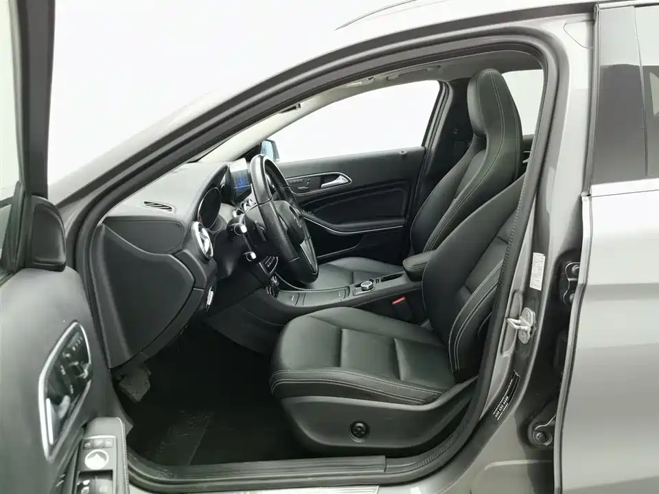 Mercedes-Benz GLA Mercedes-Benz GLA