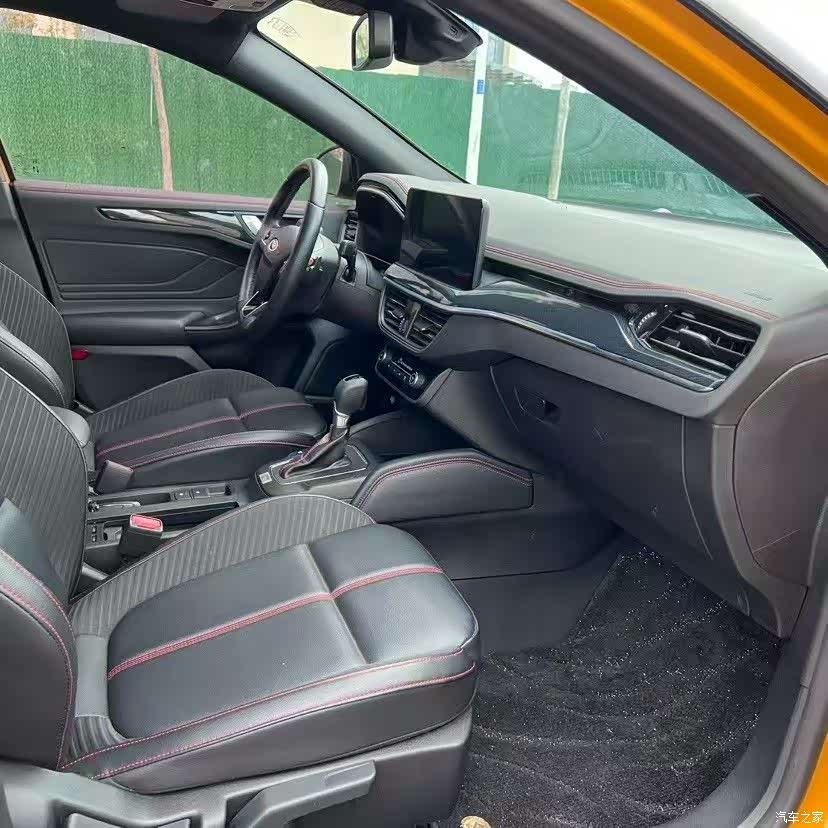 Ford Focus, 2023 все фото