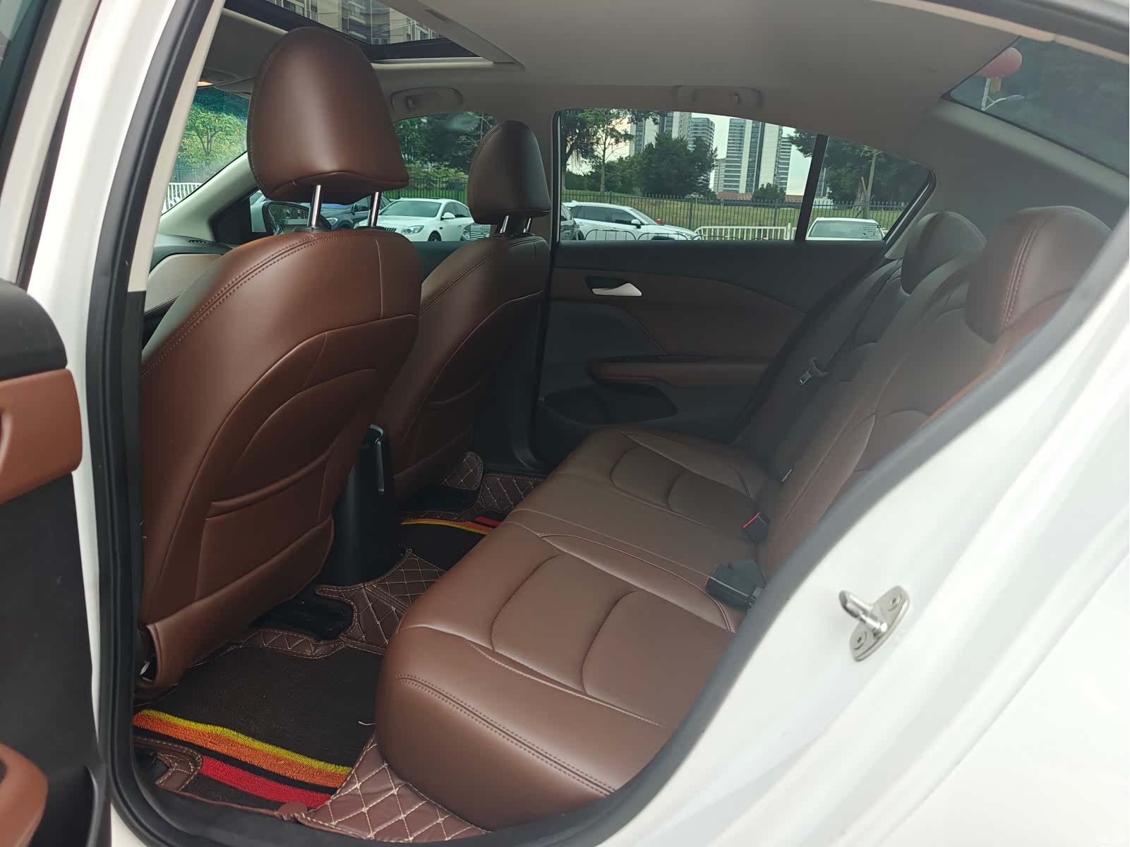 Chevrolet 320, 2018 все фото