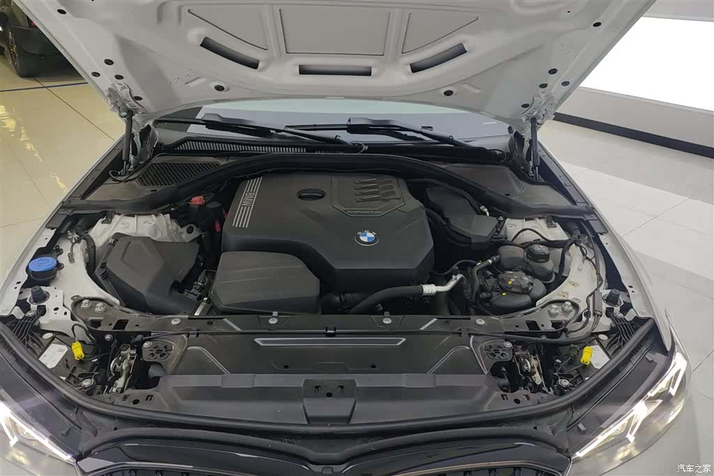 BMW 3 Series, 2025 10