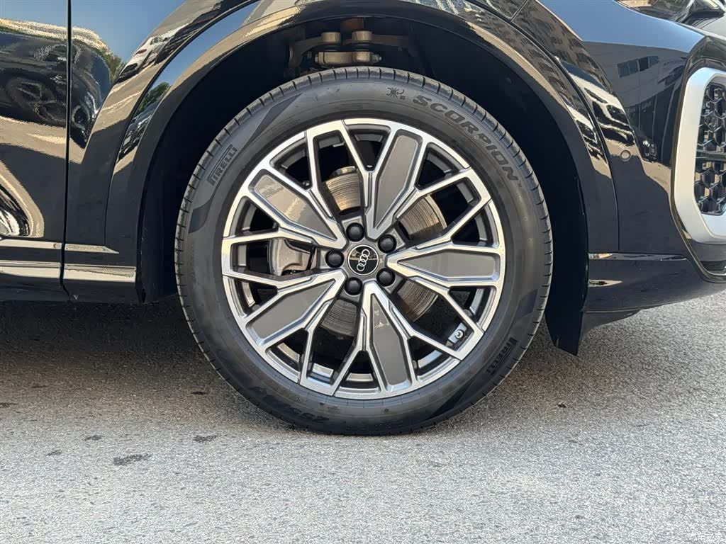 Audi Q5L, 2025 23