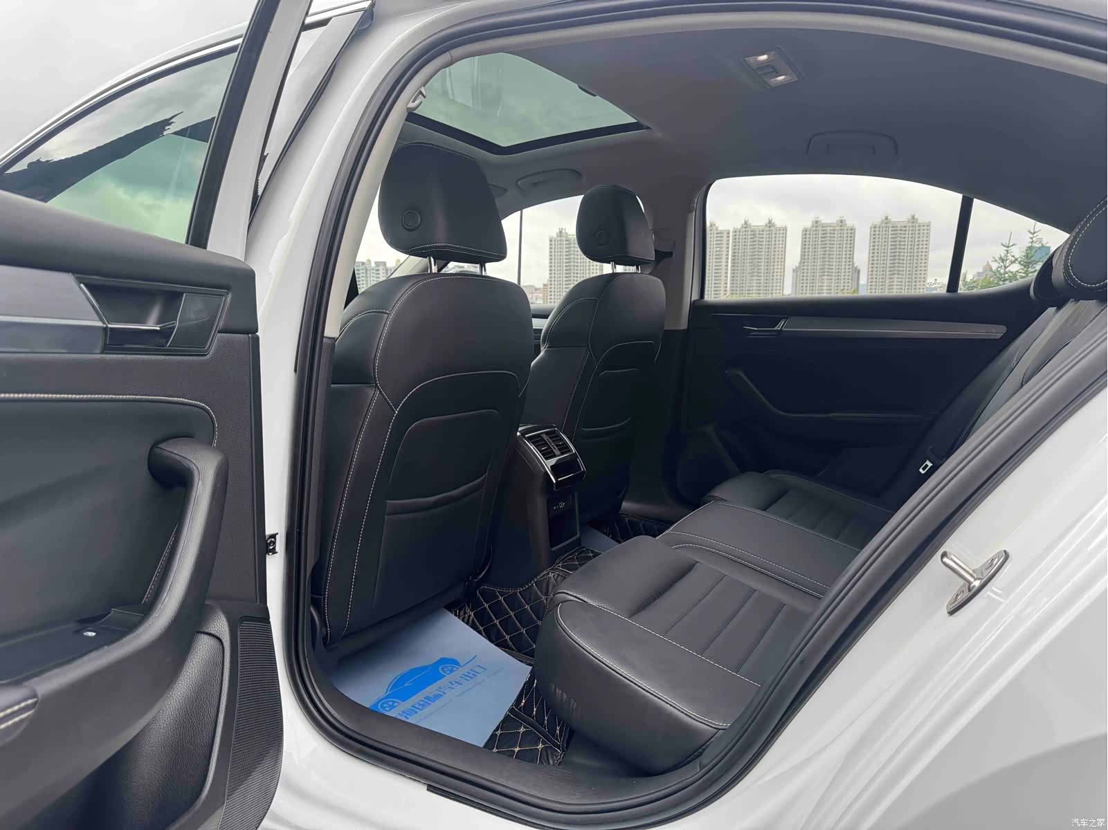 Skoda Superb, 2022 8