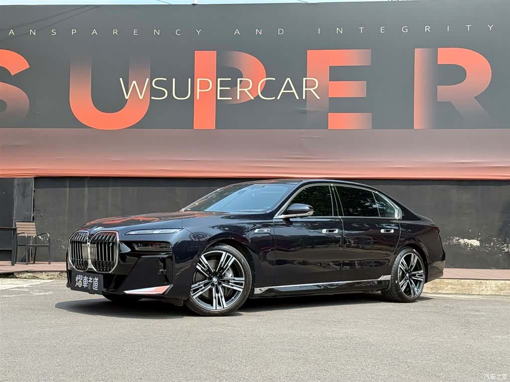BMW i7, 2025 1