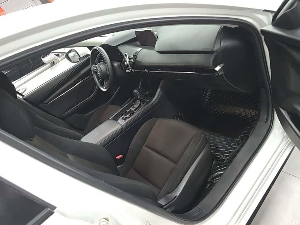 Mazda Mazda3, 2022 25