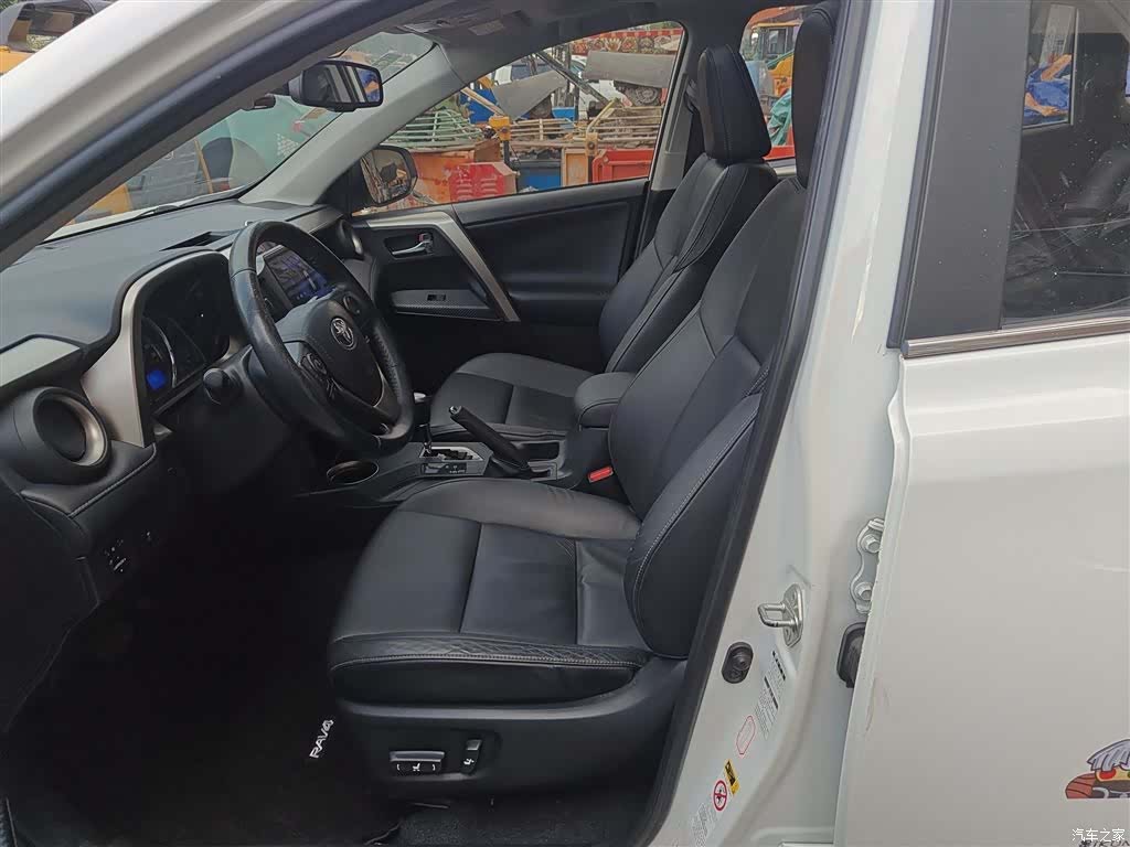 Toyota RAV4, 2014 11