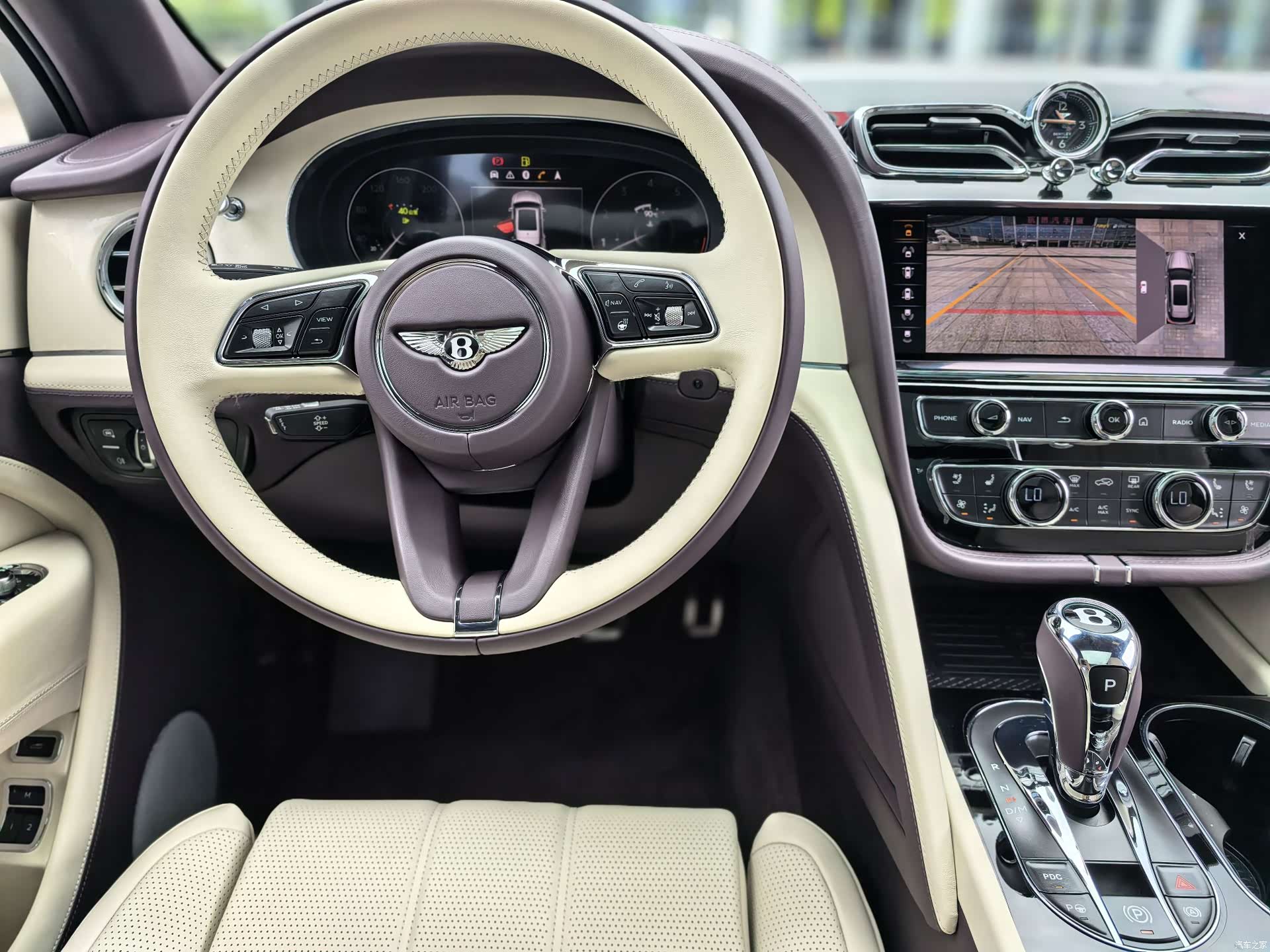 Bentley Bentayga, 2024 9