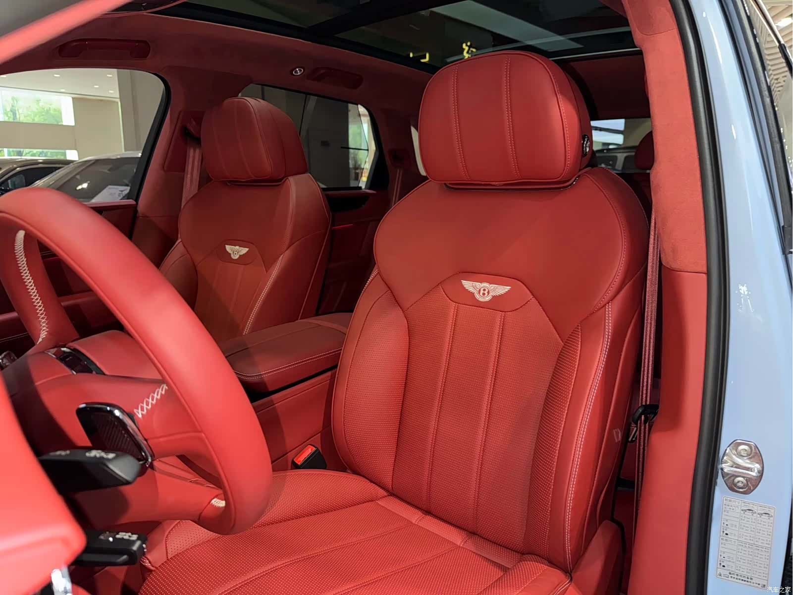 Bentley Bentayga, 2023 13