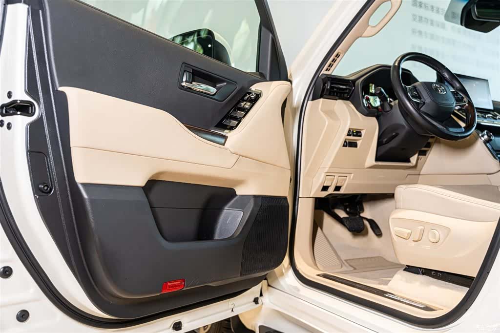 Toyota Land Cruiser, 2024 7