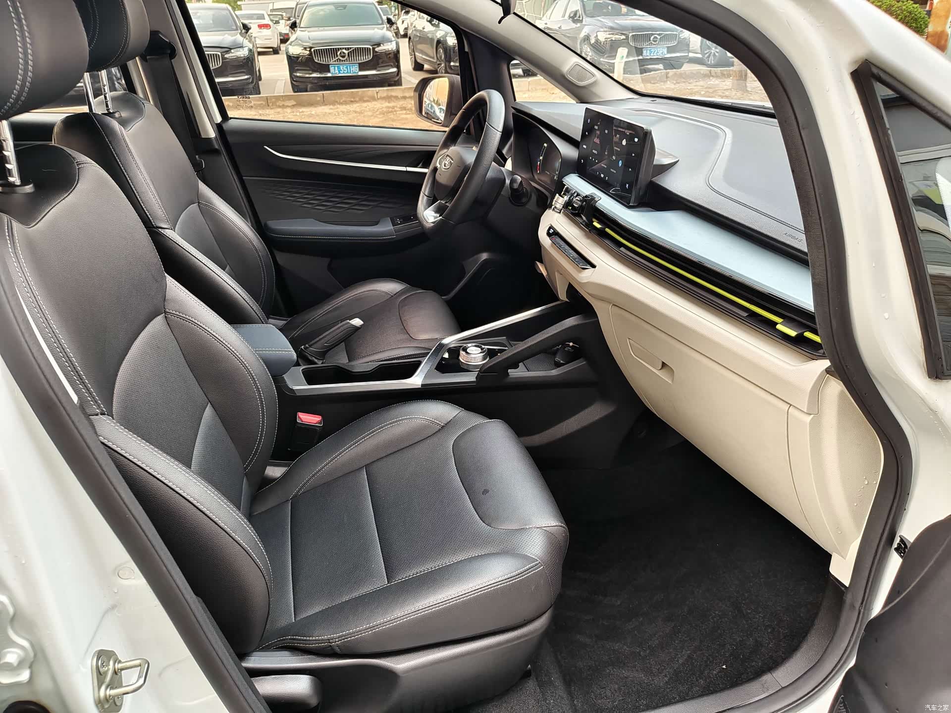 Geely EX3, 2022 11