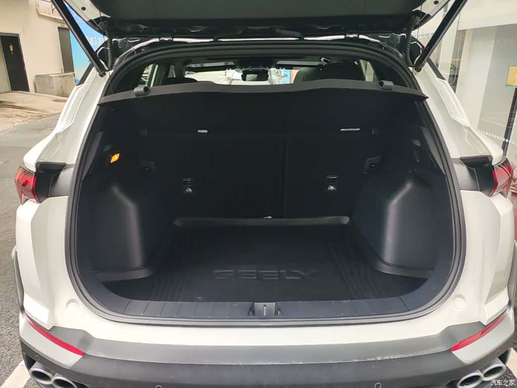 Geely Coolray, 2025 19