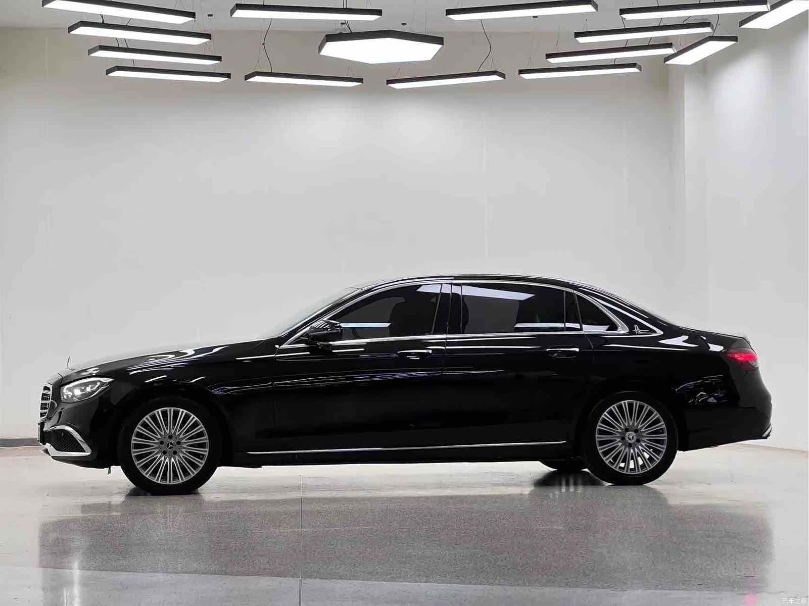 Mercedes-Benz E-Class, 2023 29