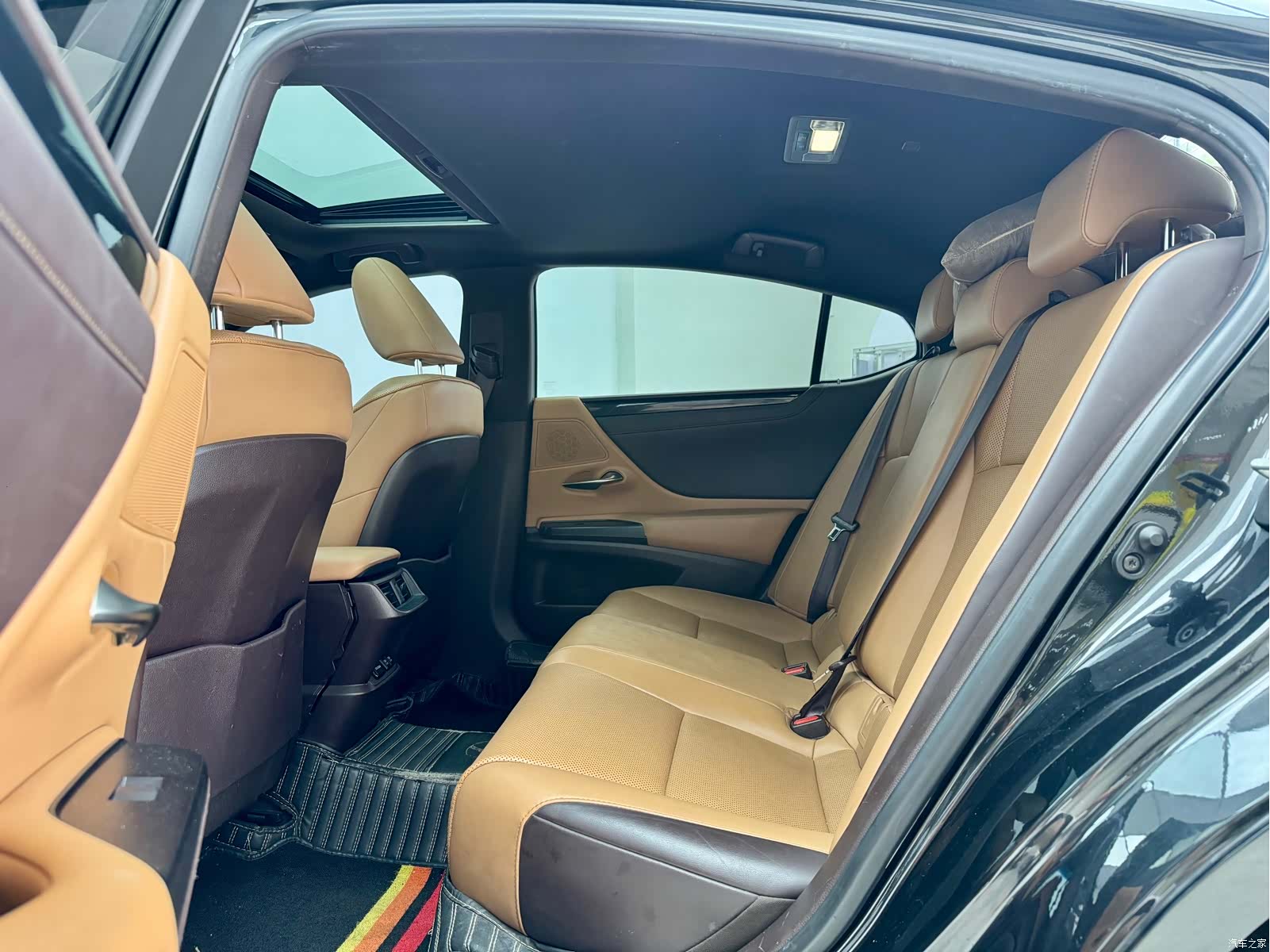 Lexus ES, 2019 8