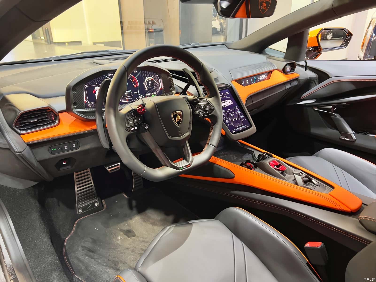 Lamborghini Revuelto, 2025 7