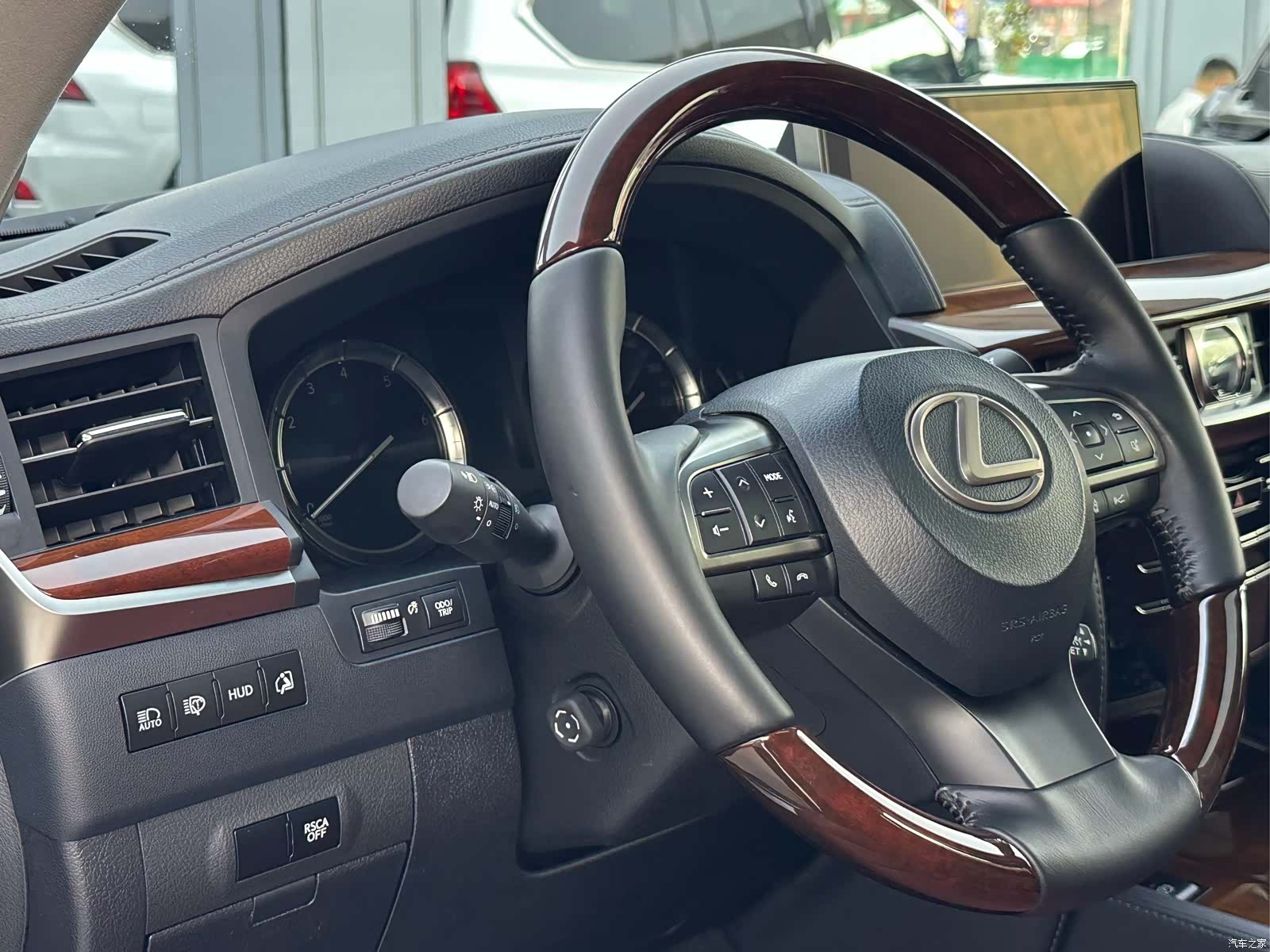 Lexus LX, 2018 19