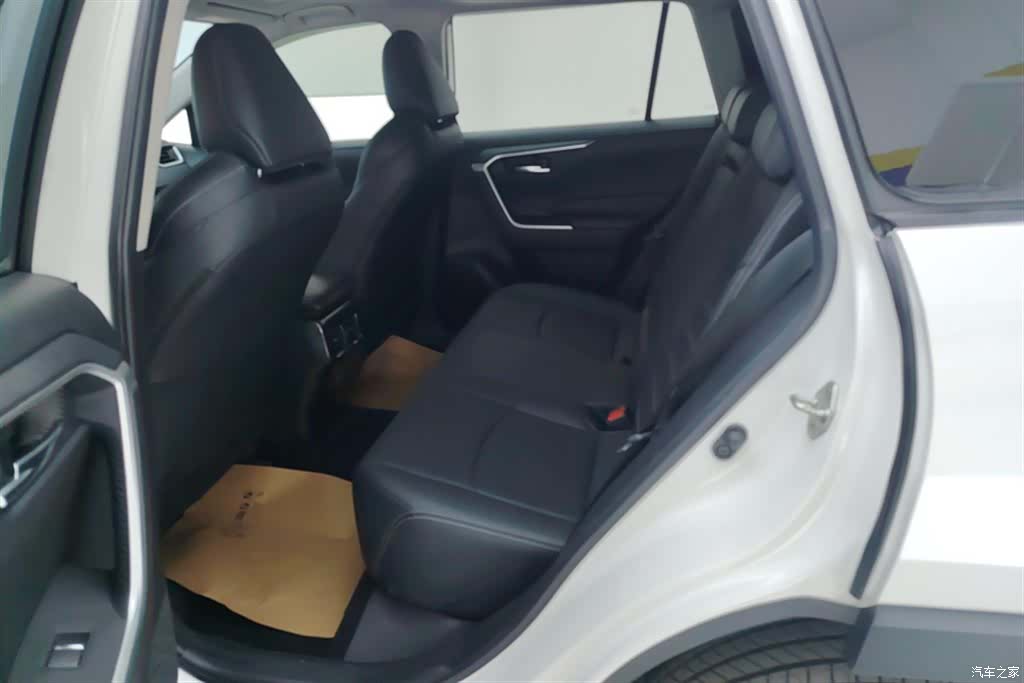 Toyota Wildlander, 2020 11