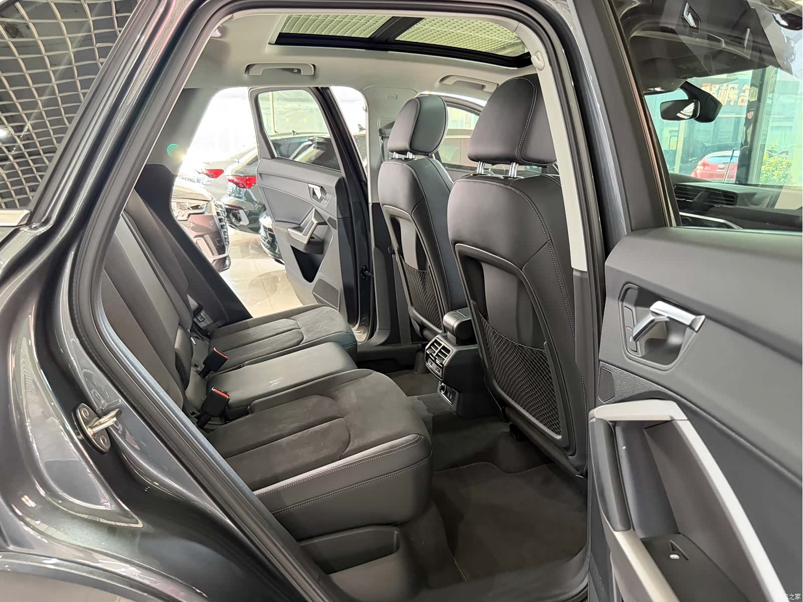 Audi Q3, 2022 10
