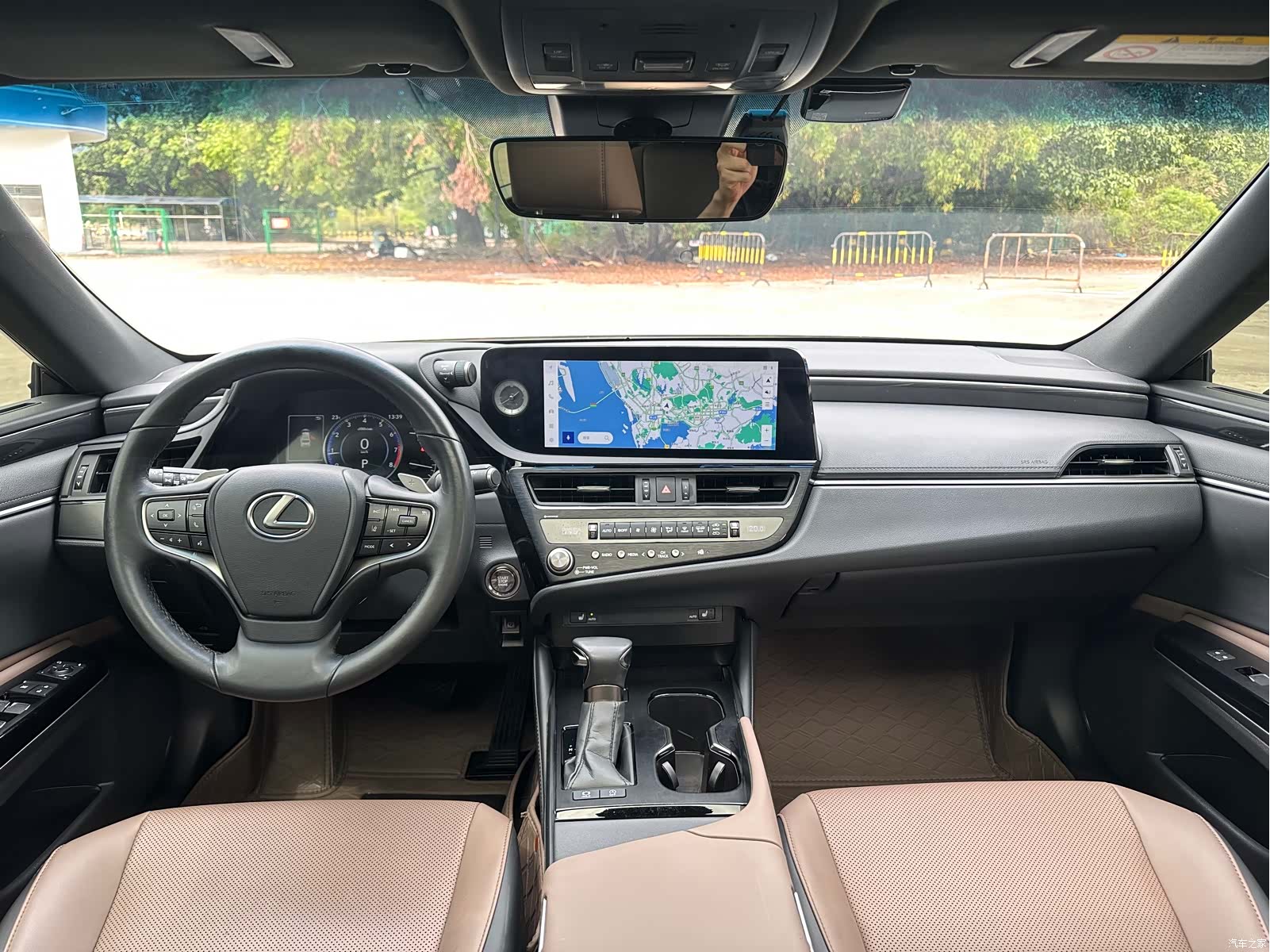 Lexus ES, 2024 4