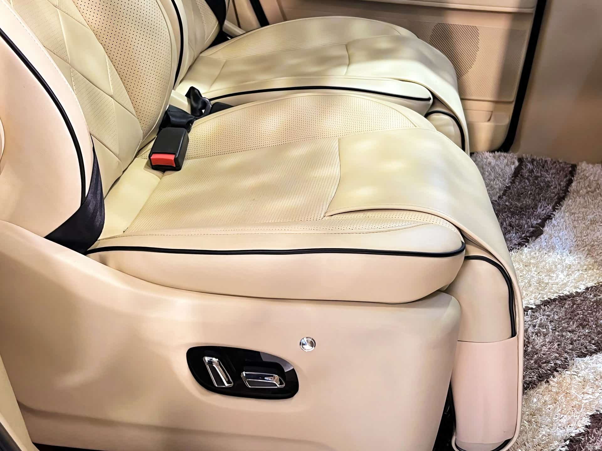 Lincoln Navigator, 2016 24