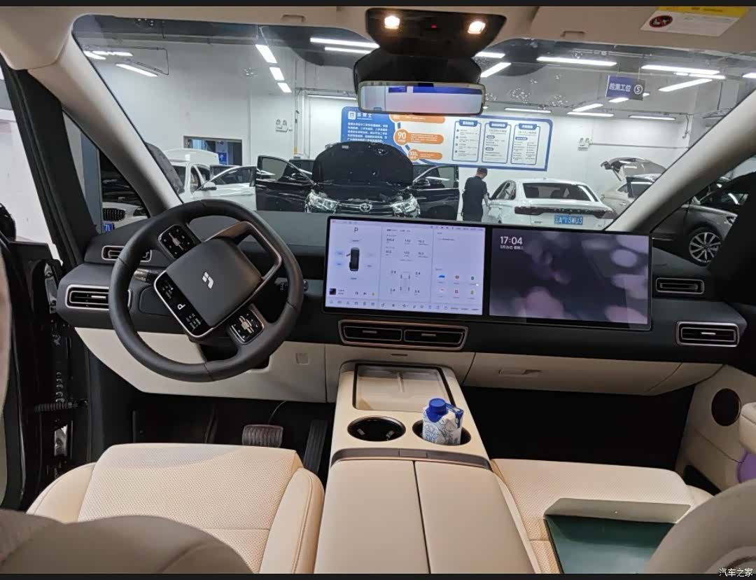 Li Auto MEGA, 2025 13