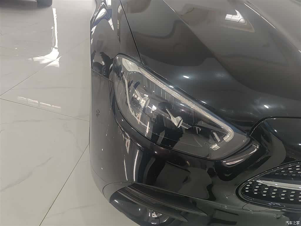 Mercedes-Benz E-Class, 2023 13