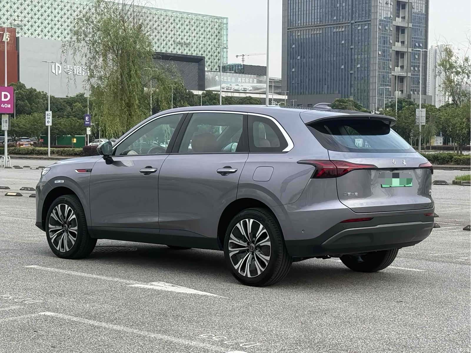 Hongqi HS6, 2025 12