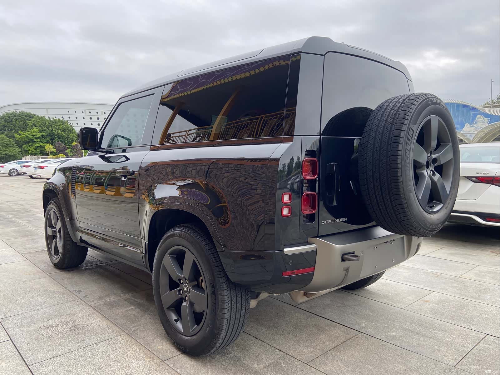 Land Rover Defender, 2023 все фото