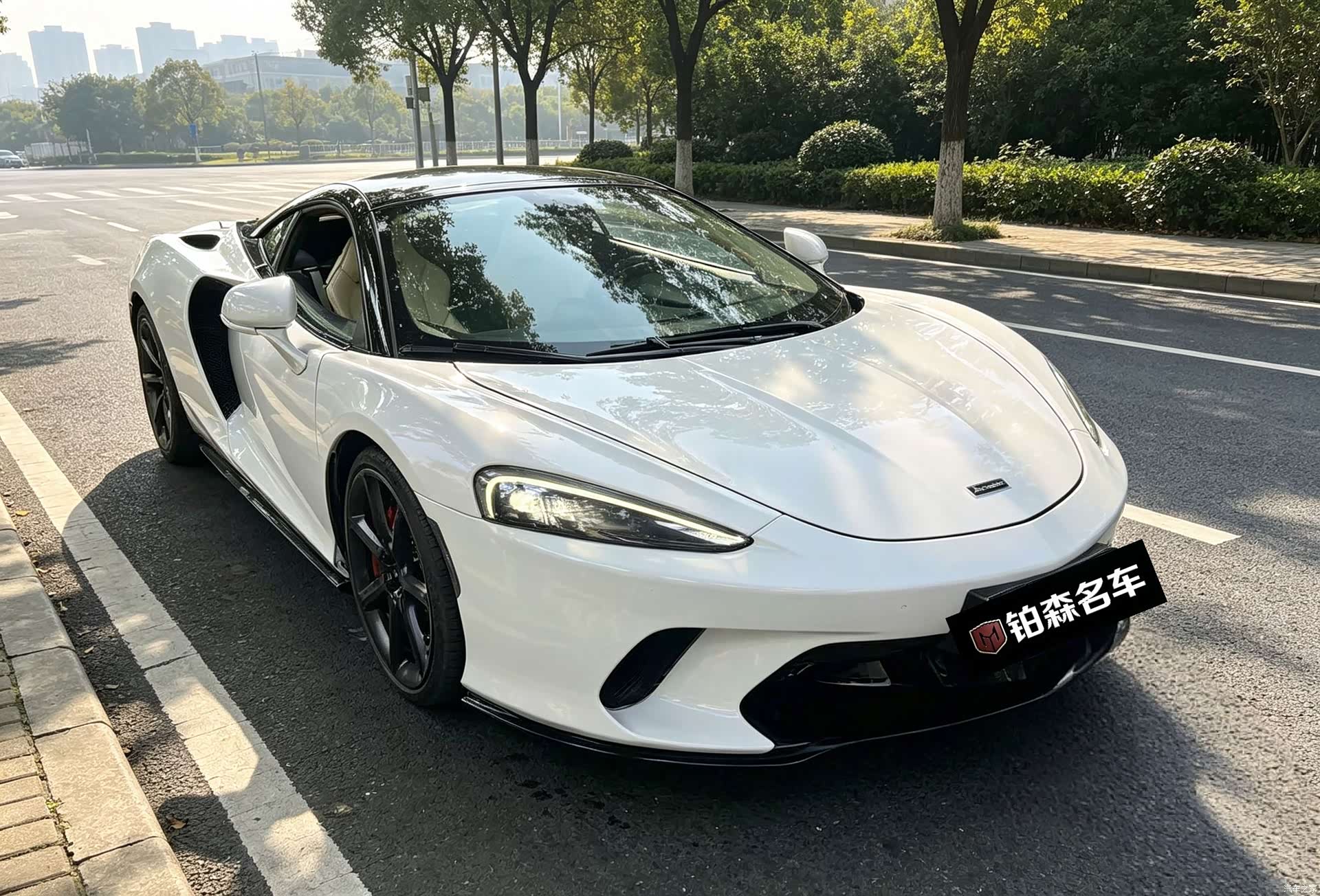 McLaren GT