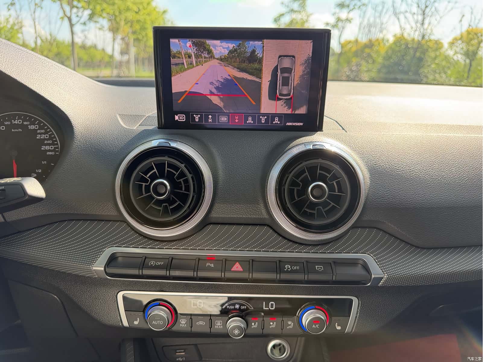 Audi Q2L, 2023 8