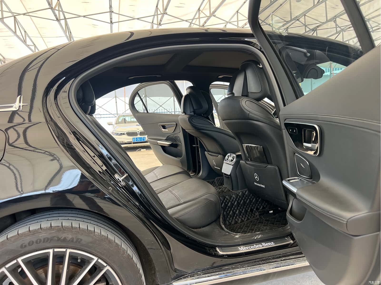 Mercedes-Benz C-Class, 2024 18