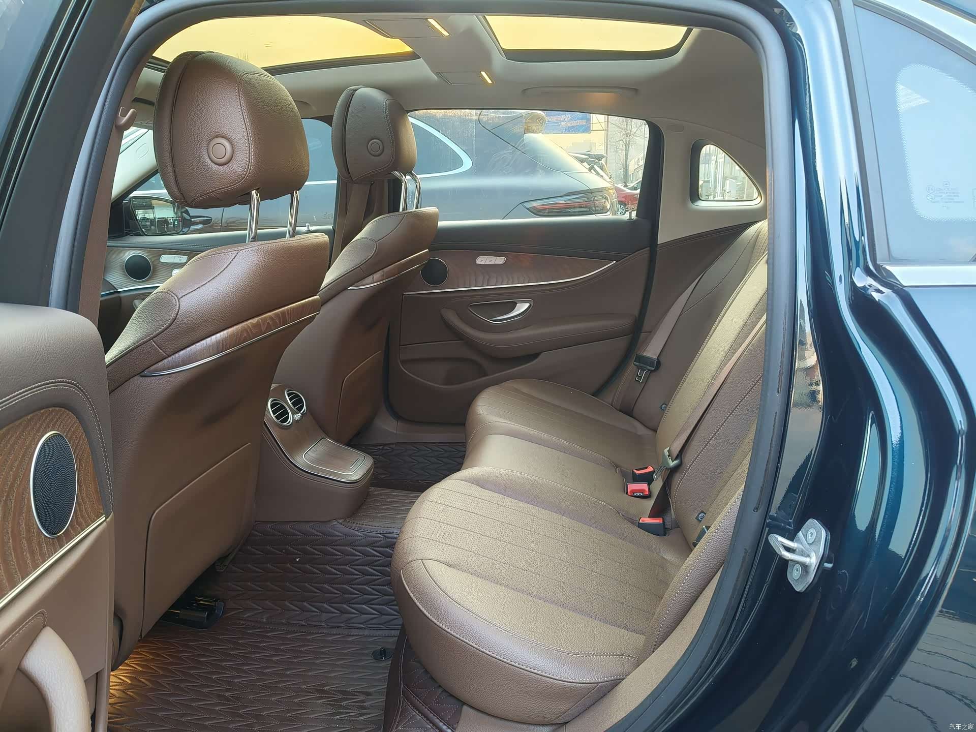 Mercedes-Benz E-Class, 2023 17