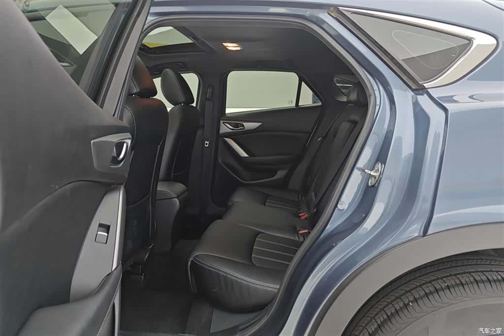 Mazda CX-4, 2019 11