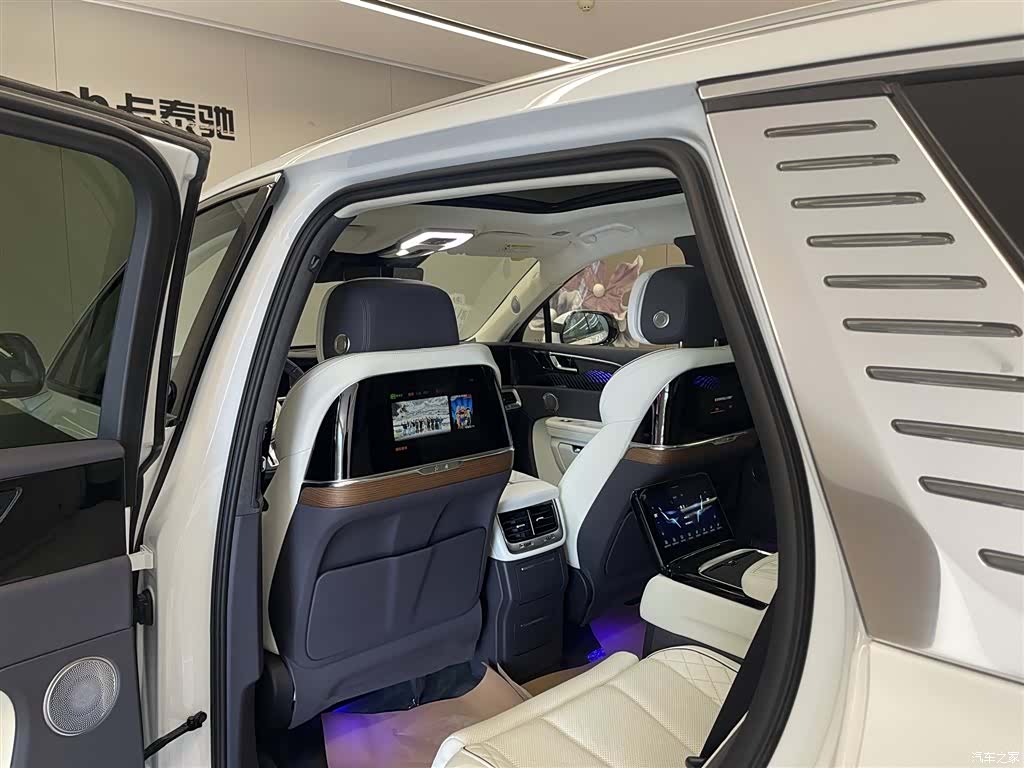 Hongqi E-HS9, 2022 25