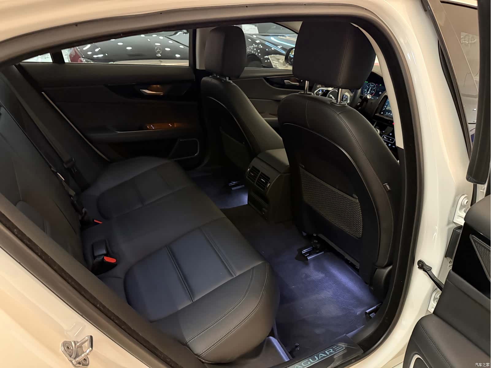 Land Rover XEL, 2020 12