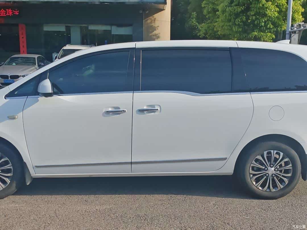 Buick GL8, 2021 3