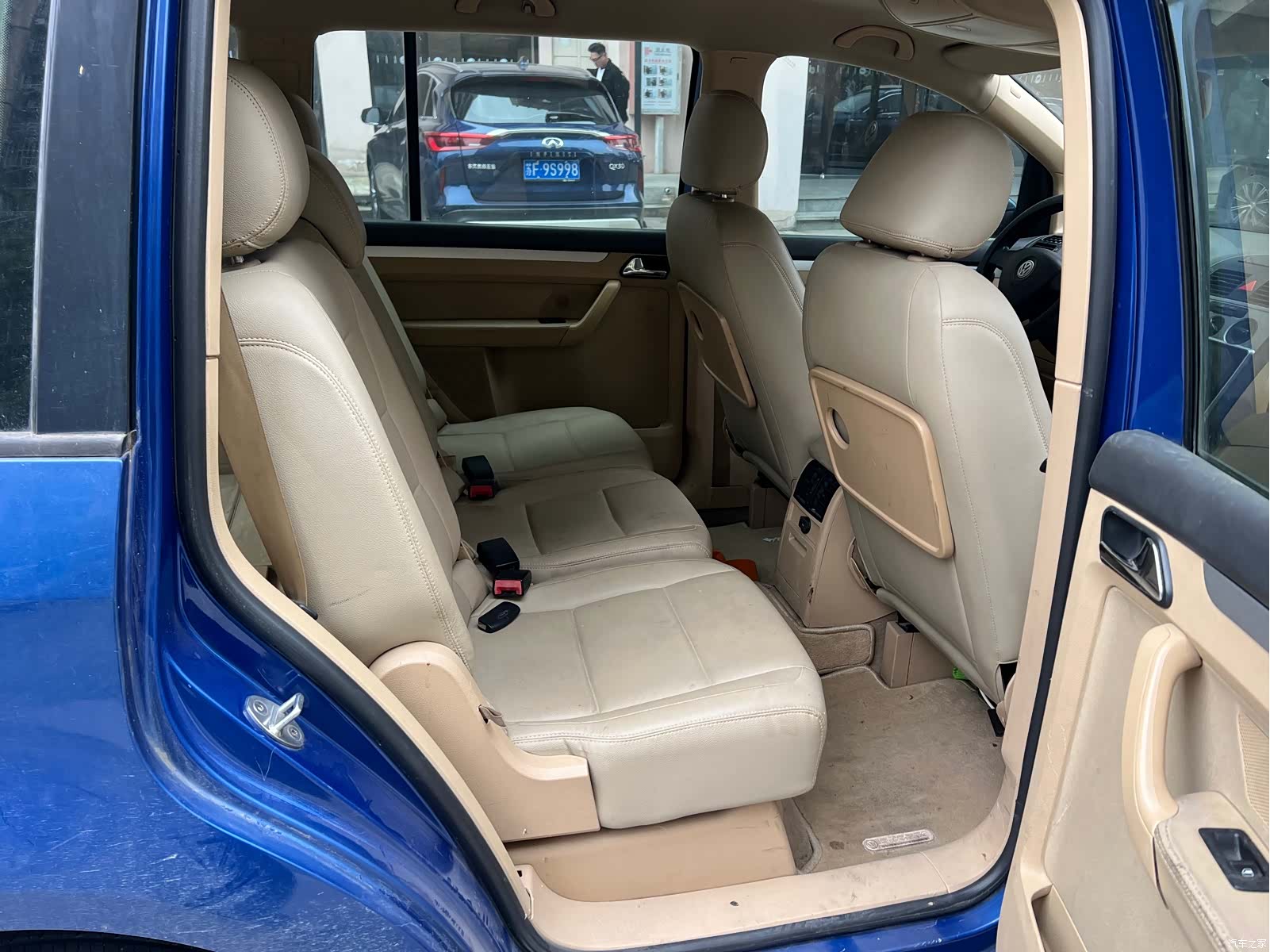Volkswagen 5, 2010 6