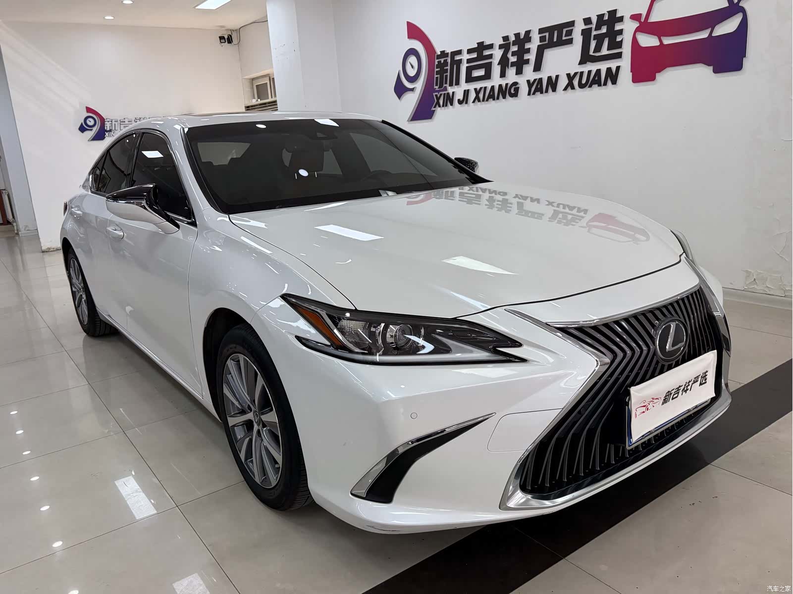 Lexus ES, 2019 3