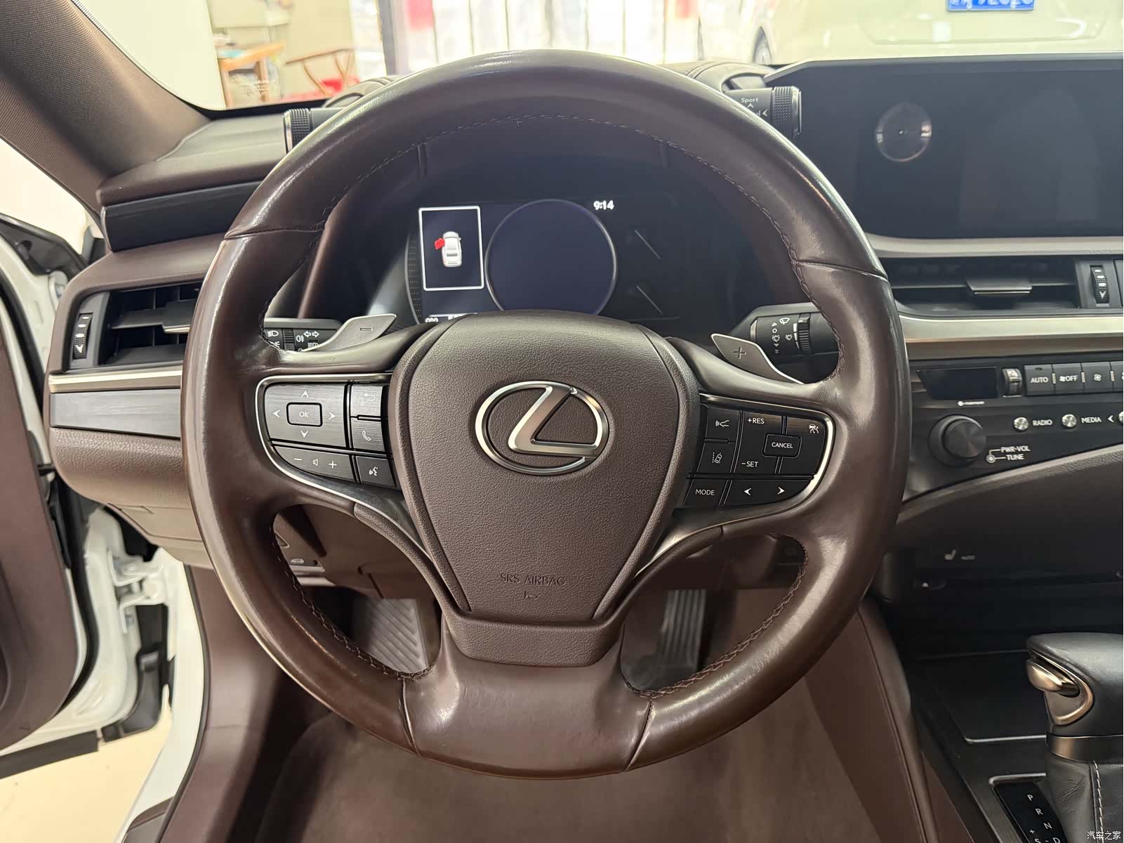 Lexus ES, 2019 все фото