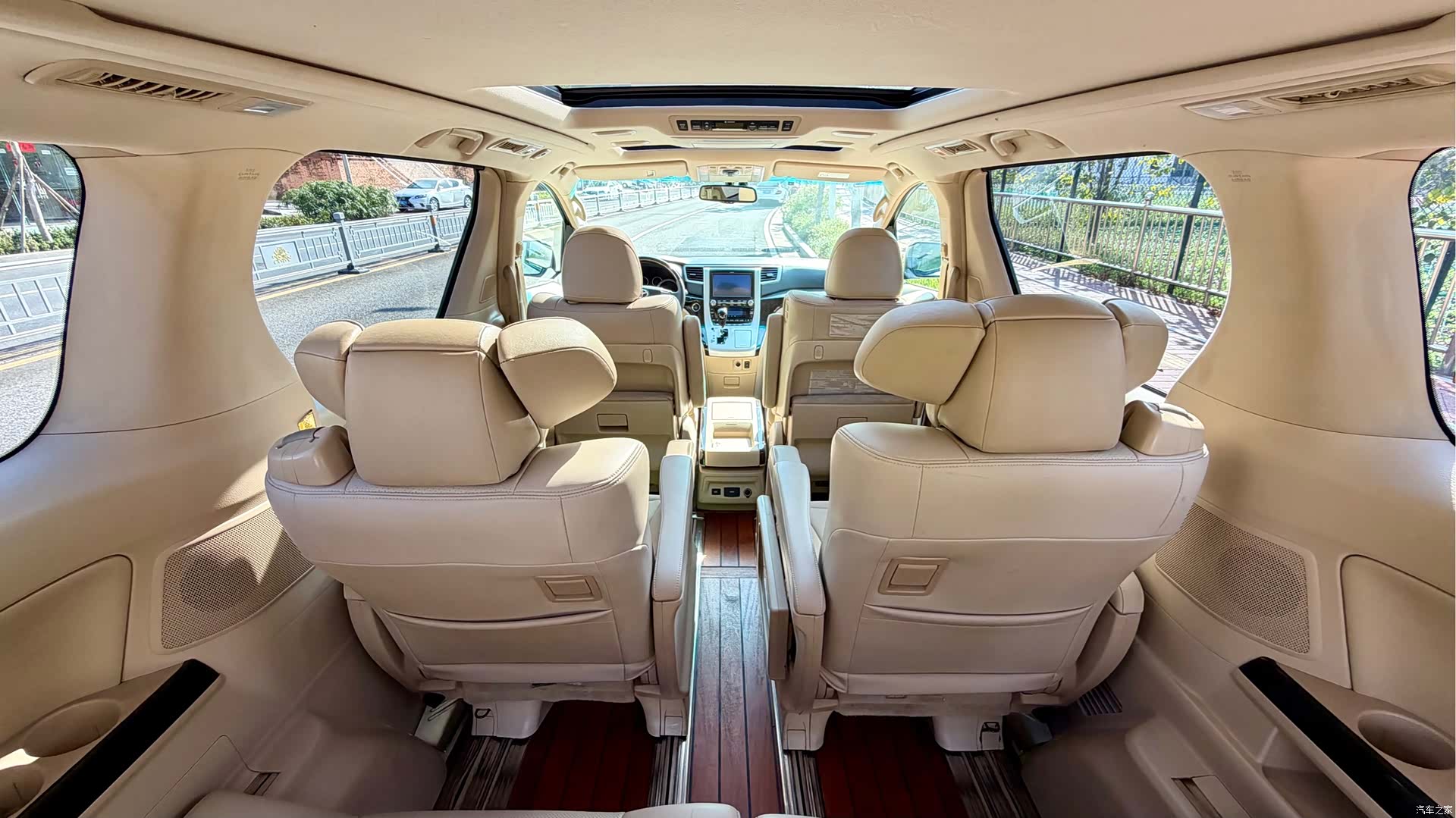 Toyota Alphard, 2012 15