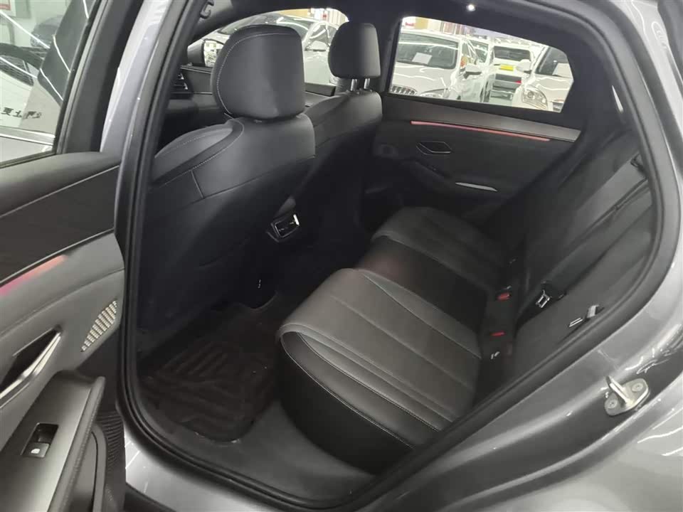 BYD Qin L BYD Qin L