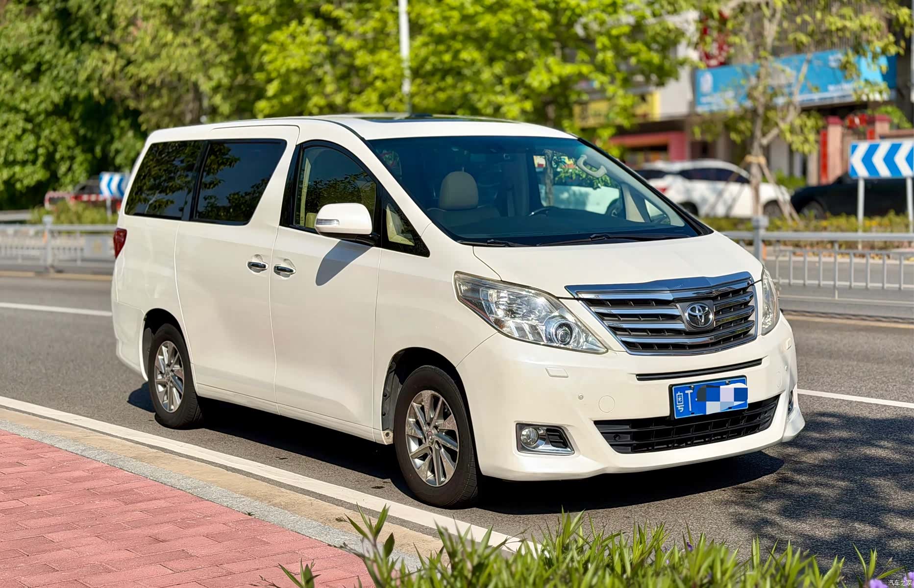 Toyota Alphard, 2012 3