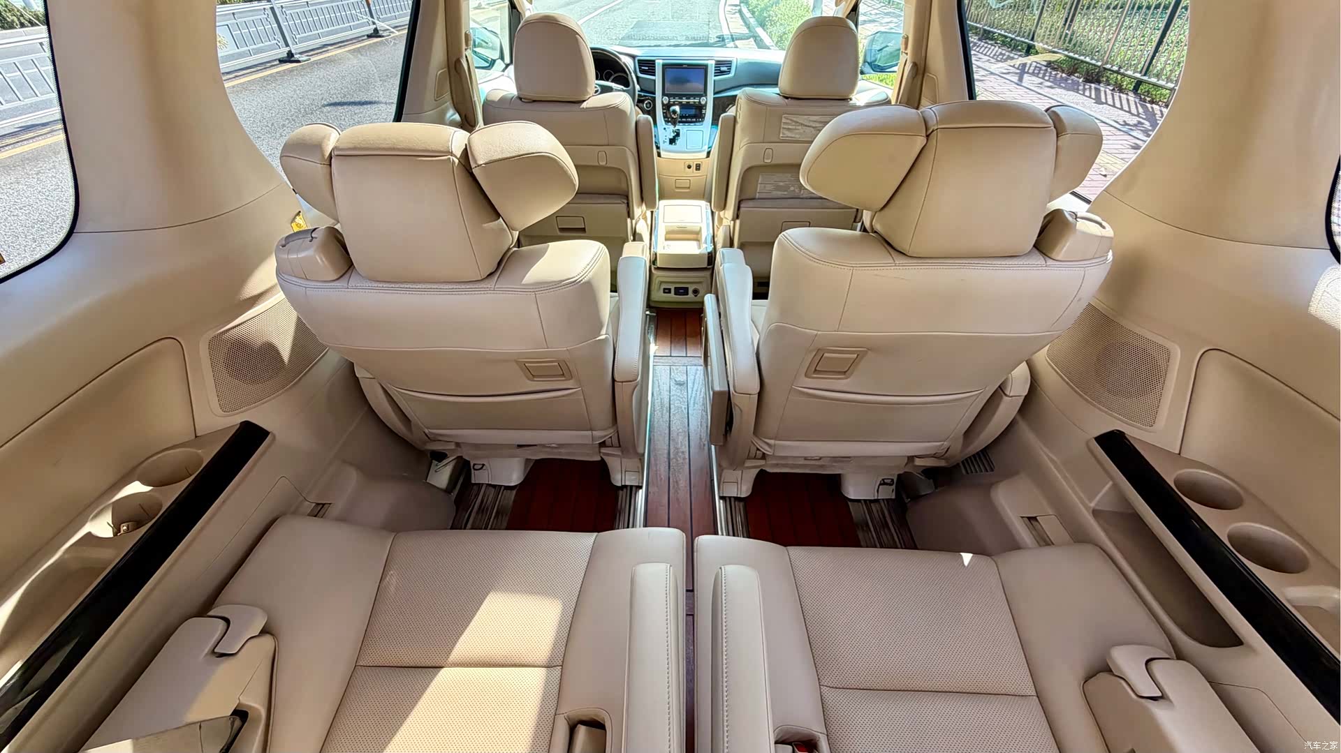 Toyota Alphard, 2012 14