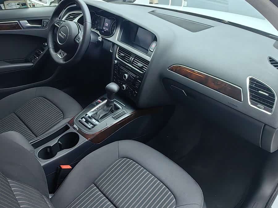 Audi A4L 2013, фото 13