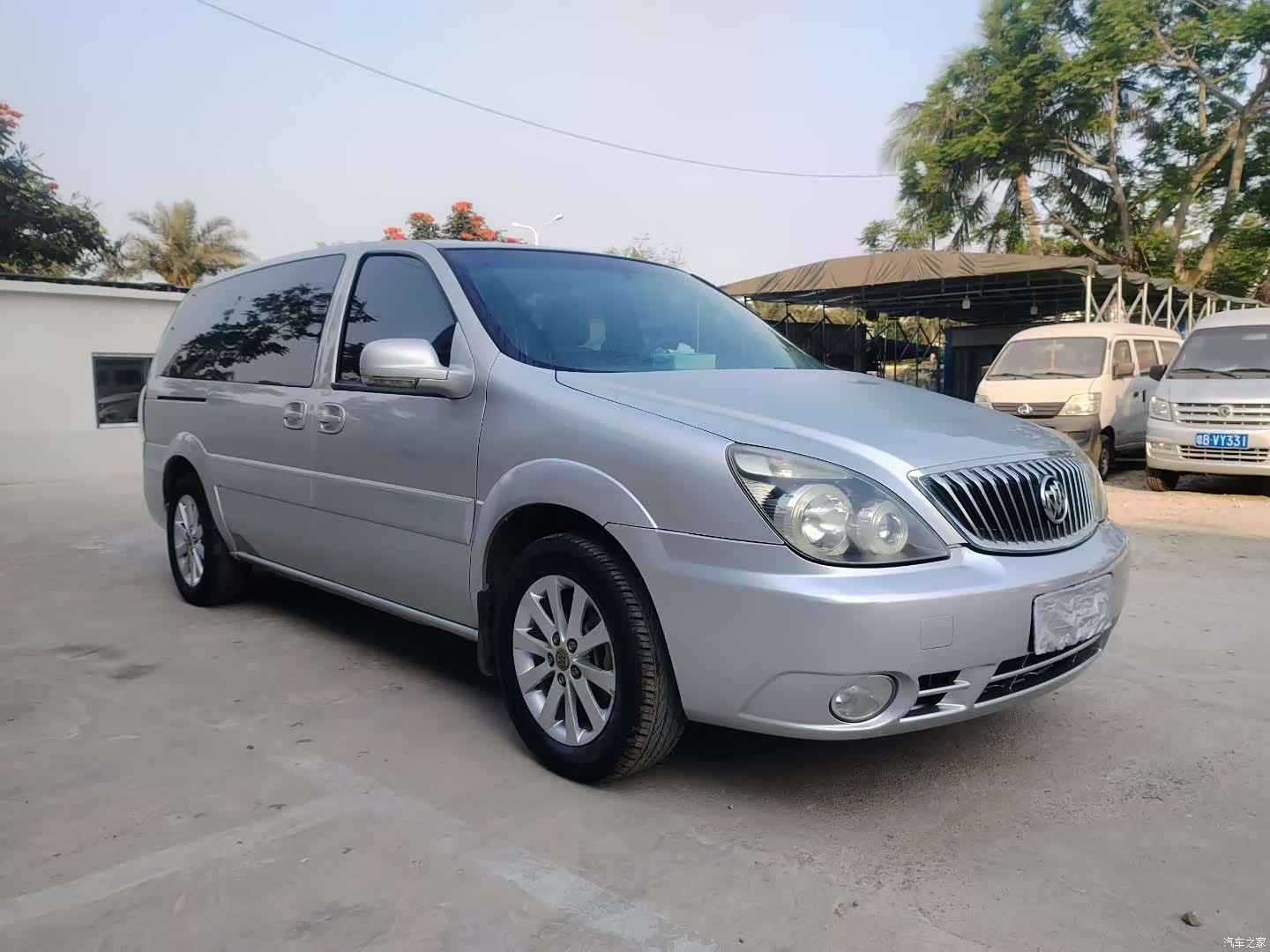 Buick GL8, 2014 9