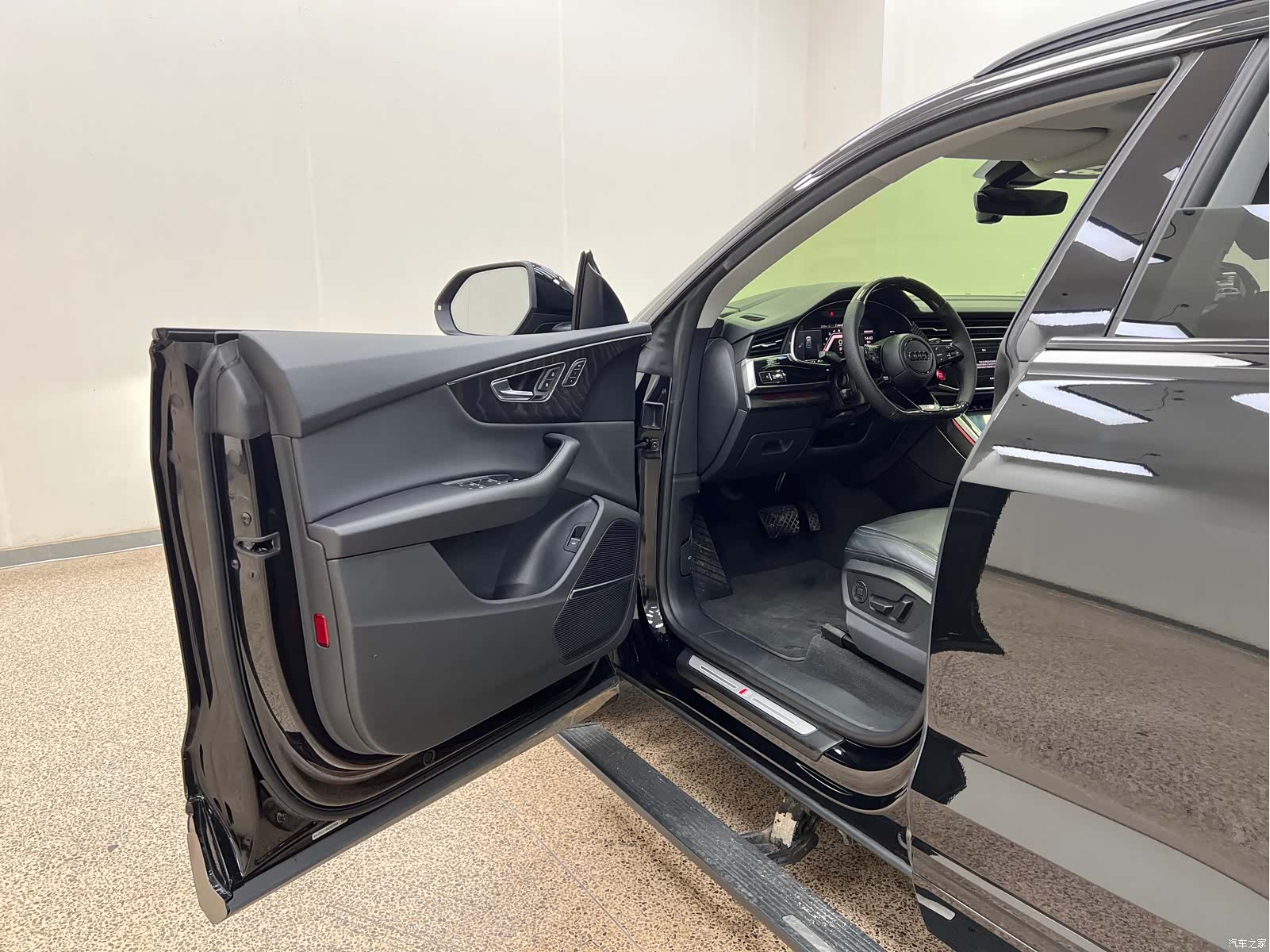 Audi Q8, 2022 14